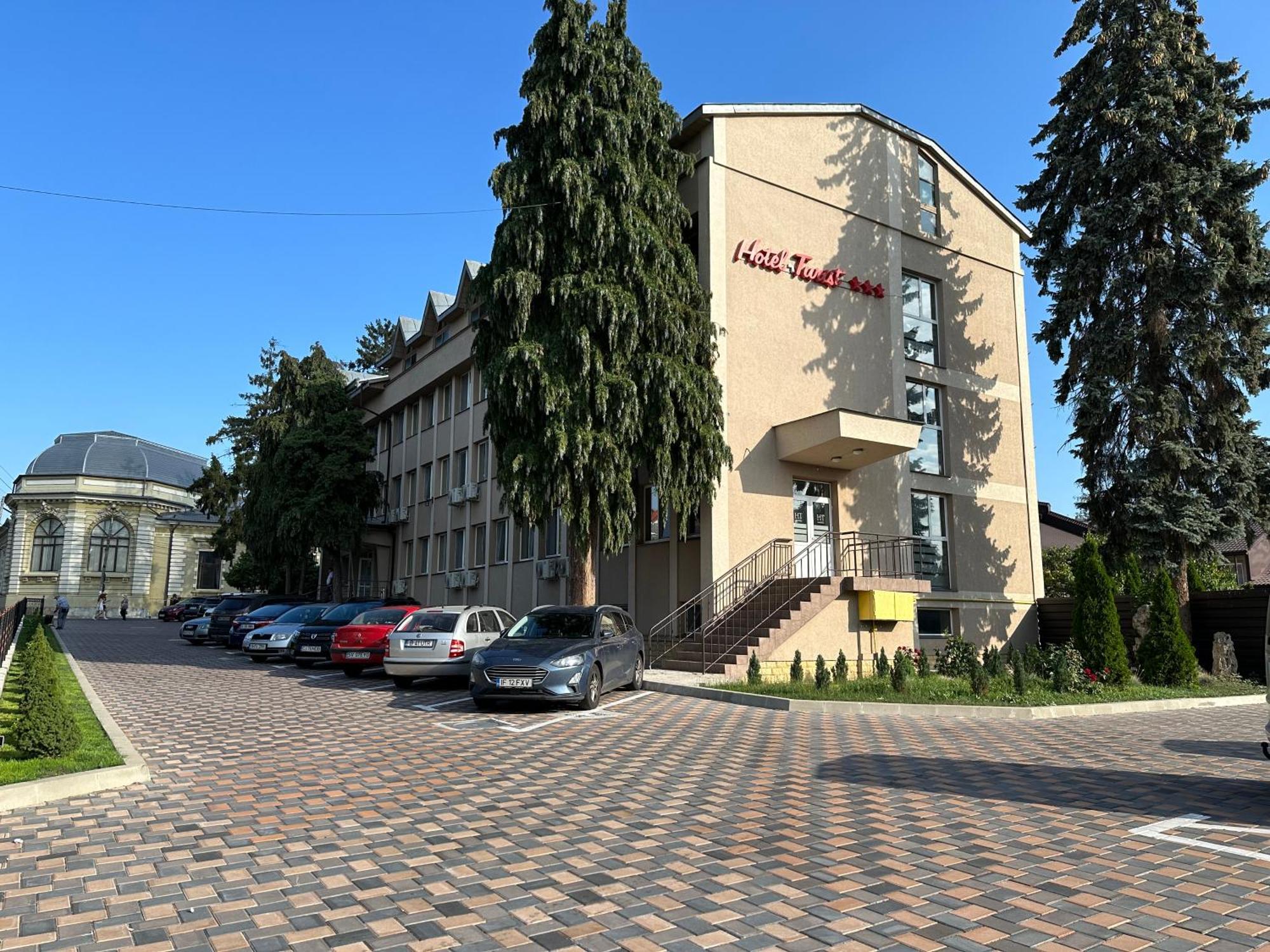 Hotel Turist Fălticeni Exterior photo